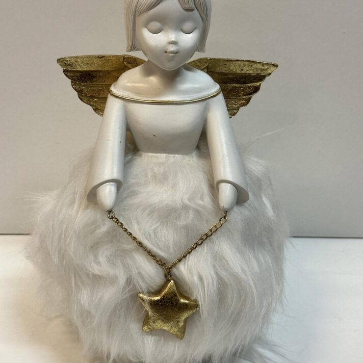 Eingil við pjuskutum kjóla